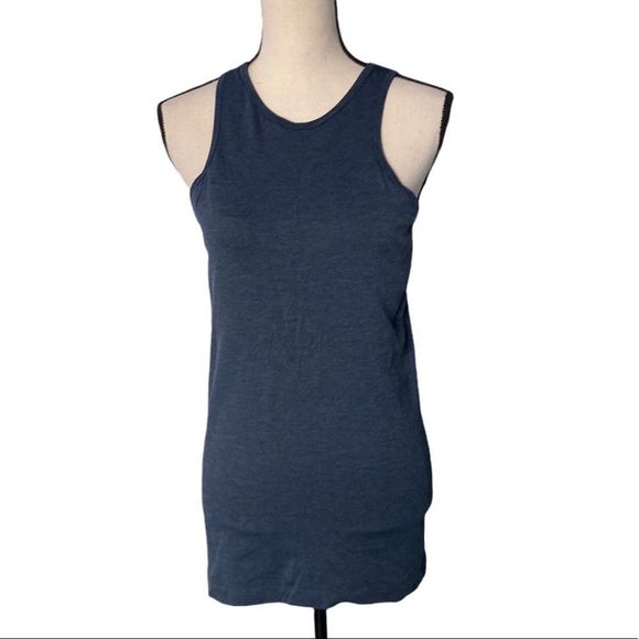 lululemon athletica Tops - Lululemon Gray Built In Bra Tank Top Size 8